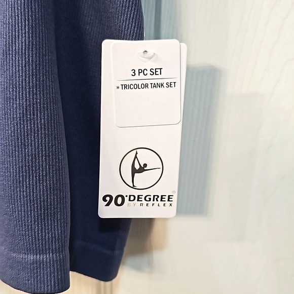 NWT 90 Degree by Reflex 3 pack Seamless Crop Tops. Satellite, White & Black XL - Picture 3 of 13